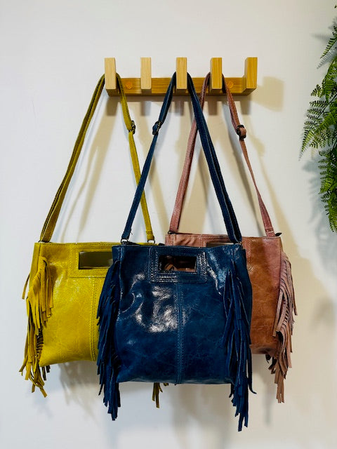 BOLSO PIEL CON FLECOS