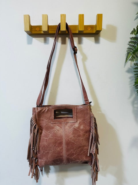 BOLSO PIEL CON FLECOS
