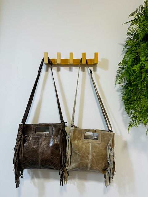BOLSO PIEL CON FLECOS