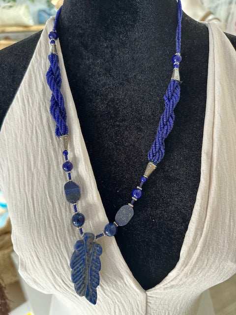 COLLAR PLUMA