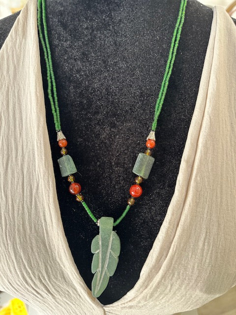 COLLAR PLUMA