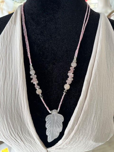 COLLAR PLUMA