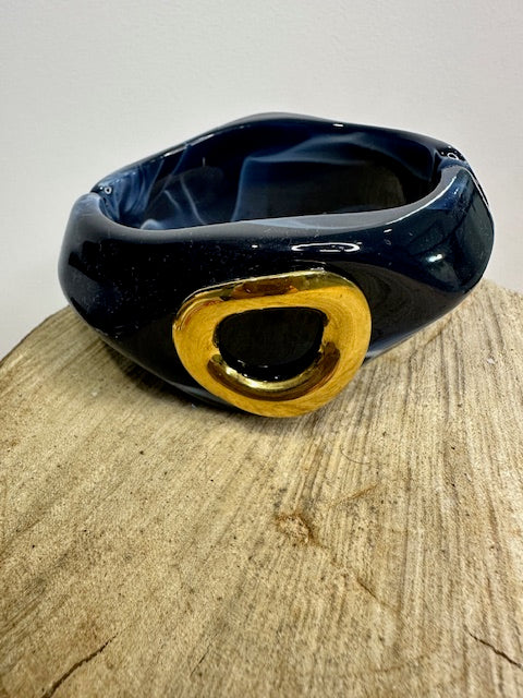 PULSERA CON DETALLE DORADO