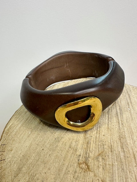 PULSERA CON DETALLE DORADO